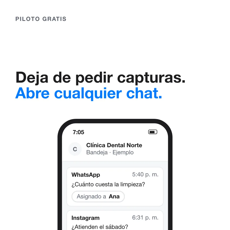 Imagen de marca de Performance Max: «Deja de pedir capturas. Abre cualquier chat.» sobre la bandeja de un teléfono (ejemplo)