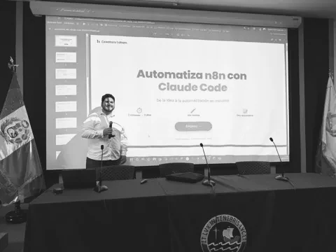 La misma foto en blanco y negro de la marca