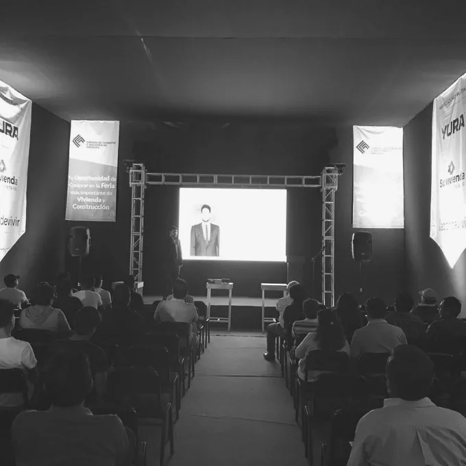 Ponencia en un auditorio grande