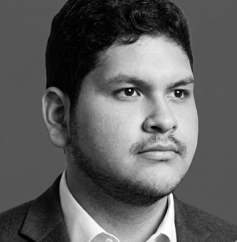 Retrato oficial de Martín Velasco en blanco y negro, de tres cuartos, sin mirar a cámara